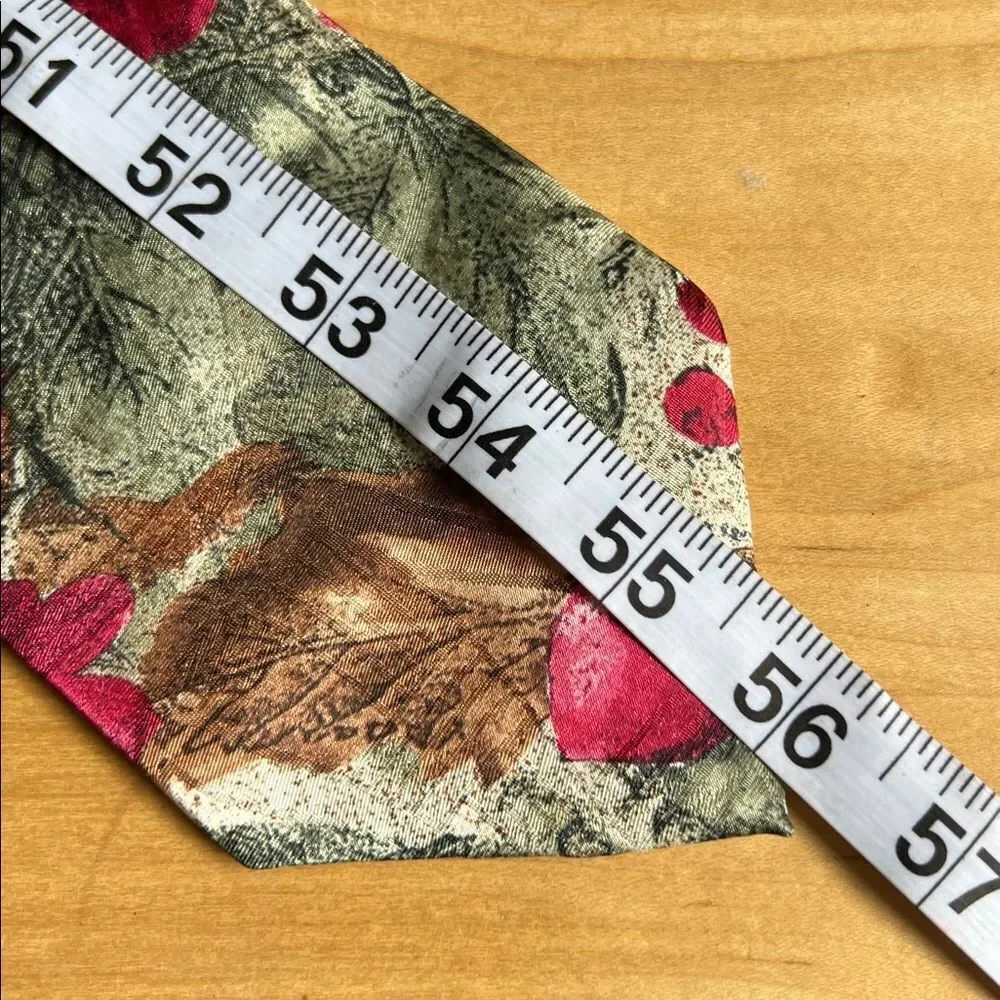Floral‎ Patterned Robert Alan Tie in Red and Green 3.5 wide